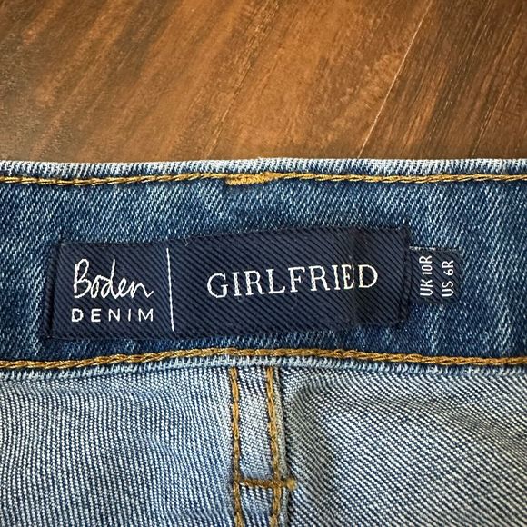 BODEN Denim Cut-Off Girlfriend Jeans in Vintage Wash - Picture 7 of 13